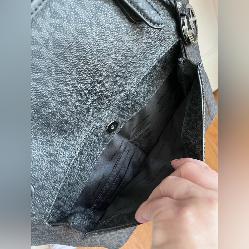 🖤Michael Kors Signature Black Tote Bag🖤 - Picture 9 of 14